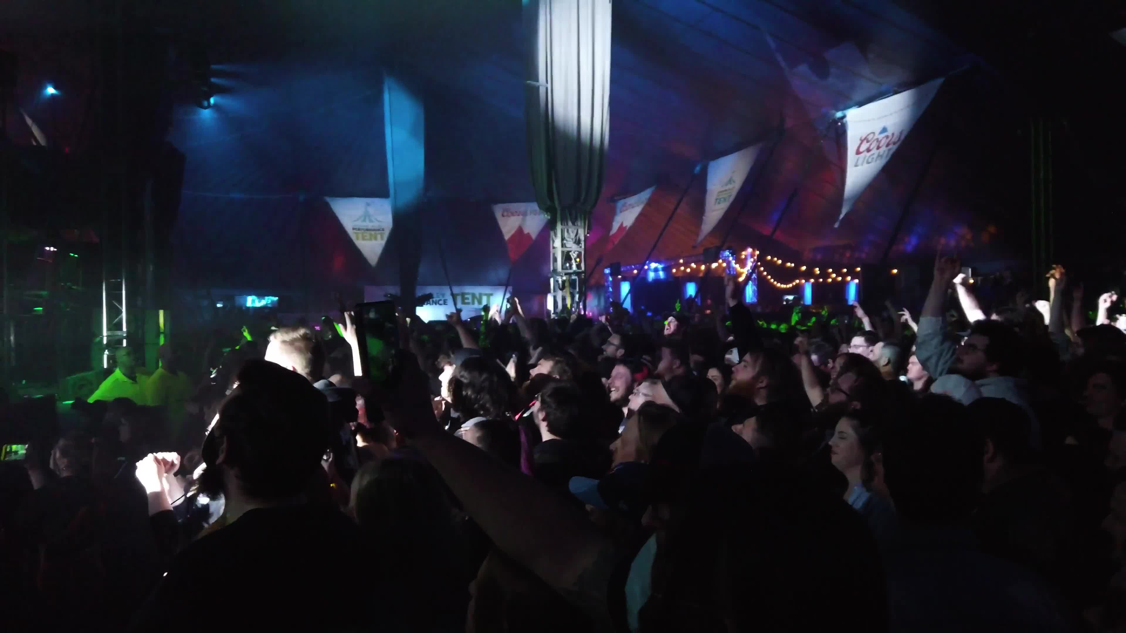 Evento privado con ambientación y luces — catering Madivon